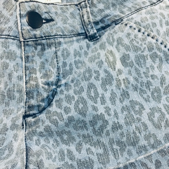 2.1 Denim Leopard Short - Picture 2 of 2